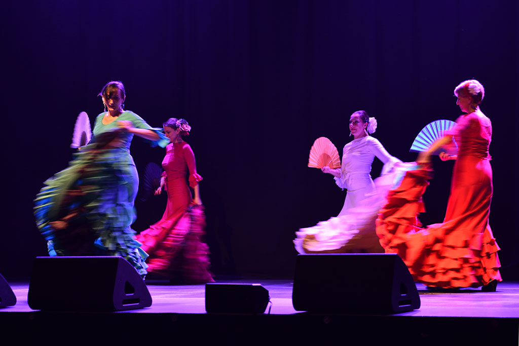Gitara, falbany, wachlarze i kobiety, czyli ogniste flamenco