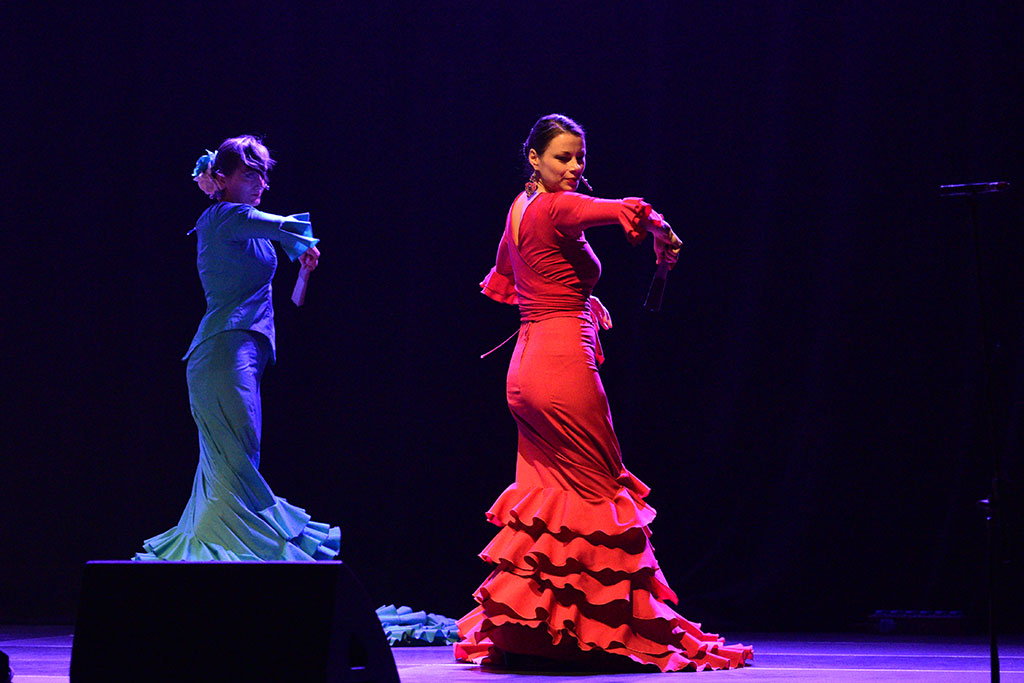 Gitara, falbany, wachlarze i kobiety, czyli ogniste flamenco