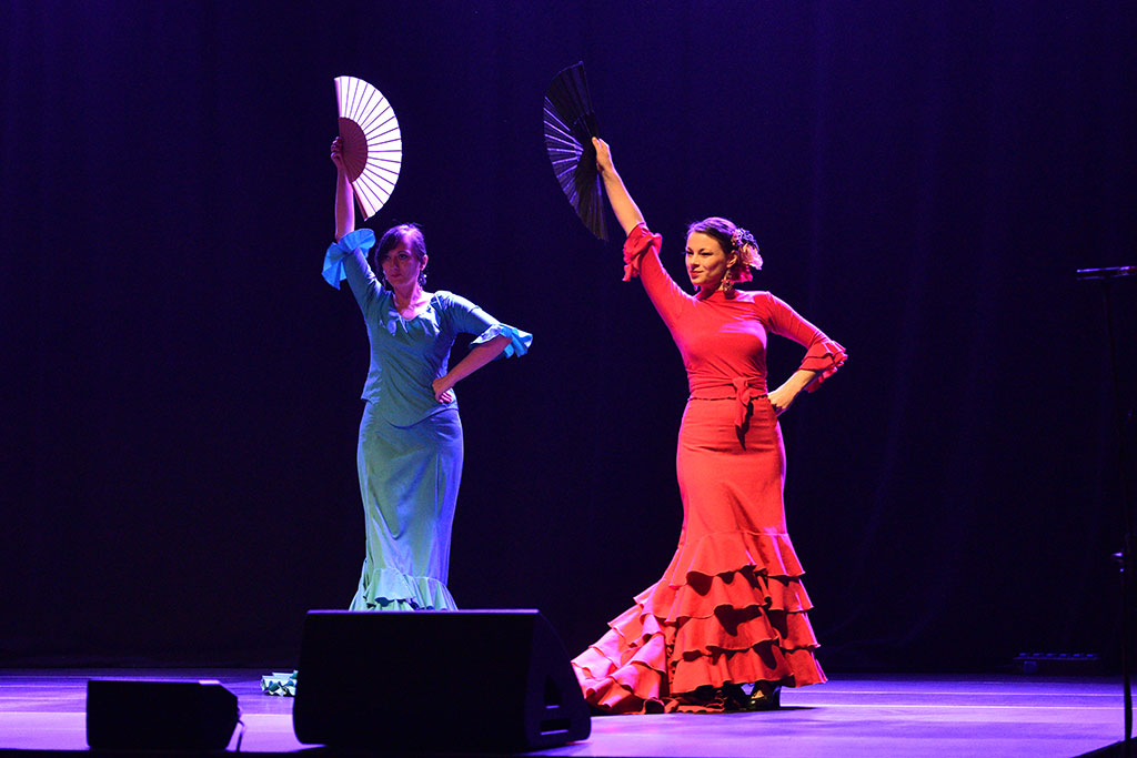 Gitara, falbany, wachlarze i kobiety, czyli ogniste flamenco