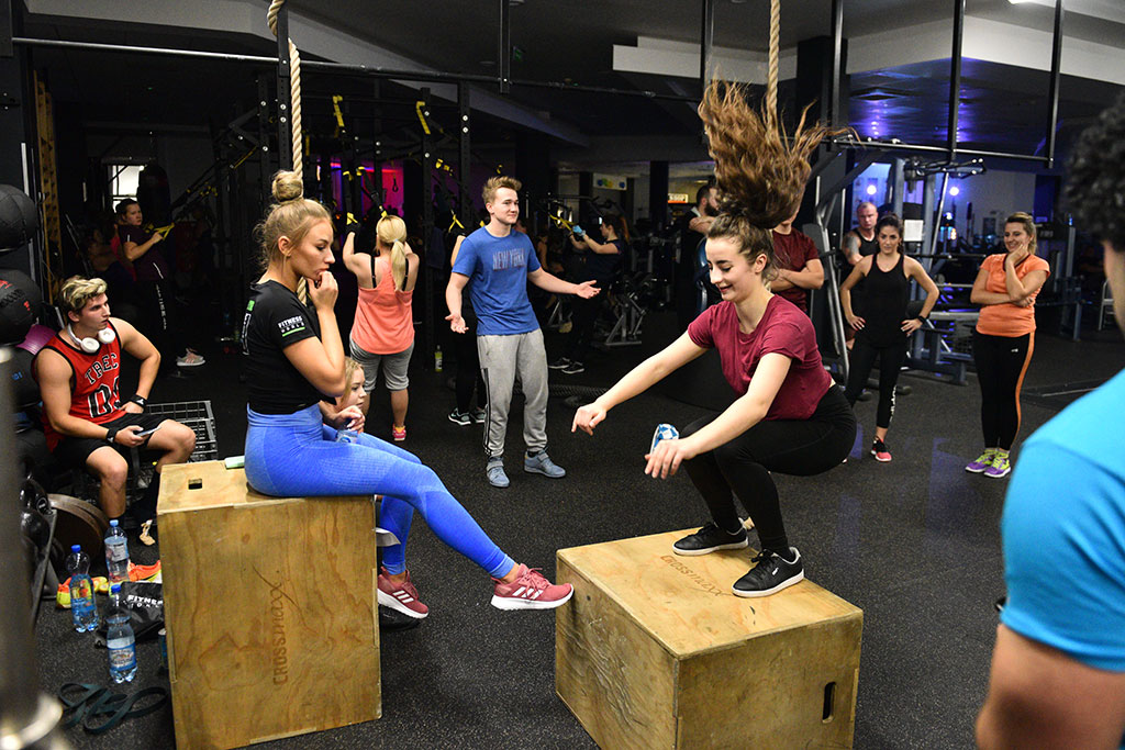 Trzecie urodziny Fitness World w klimacie lat osiemdziesiątych