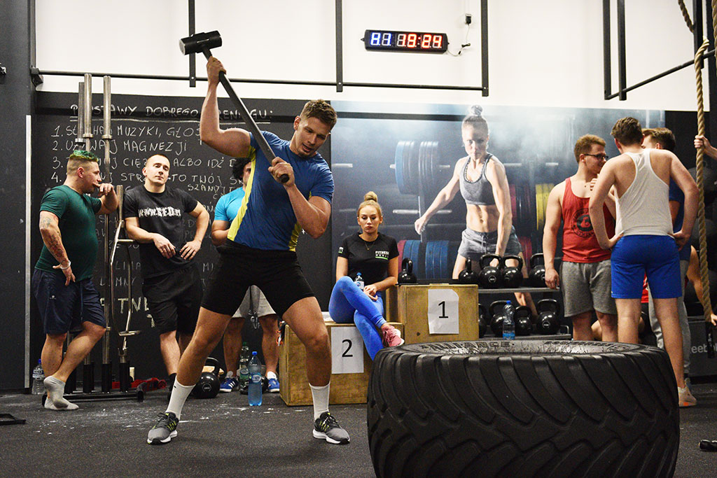Trzecie urodziny Fitness World w klimacie lat osiemdziesiątych