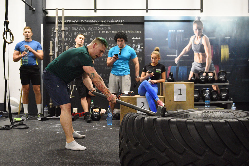Trzecie urodziny Fitness World w klimacie lat osiemdziesiątych