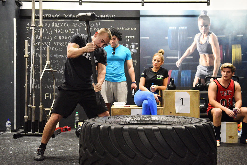 Trzecie urodziny Fitness World w klimacie lat osiemdziesiątych