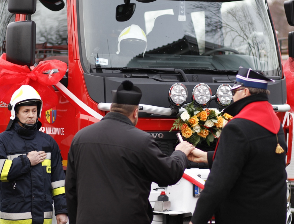 Przekazanie samochodu ratowniczo - gaśniczego OSP w Miłkowicach