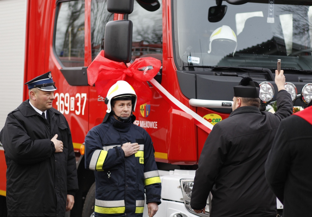 Przekazanie samochodu ratowniczo - gaśniczego OSP w Miłkowicach
