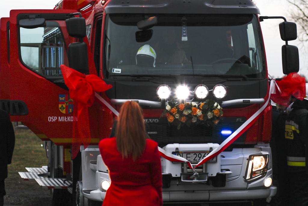 Przekazanie samochodu ratowniczo - gaśniczego OSP w Miłkowicach