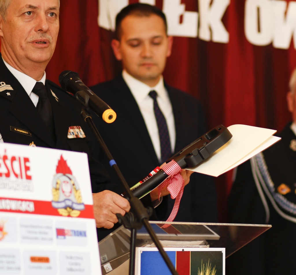 Przekazanie samochodu ratowniczo - gaśniczego OSP w Miłkowicach