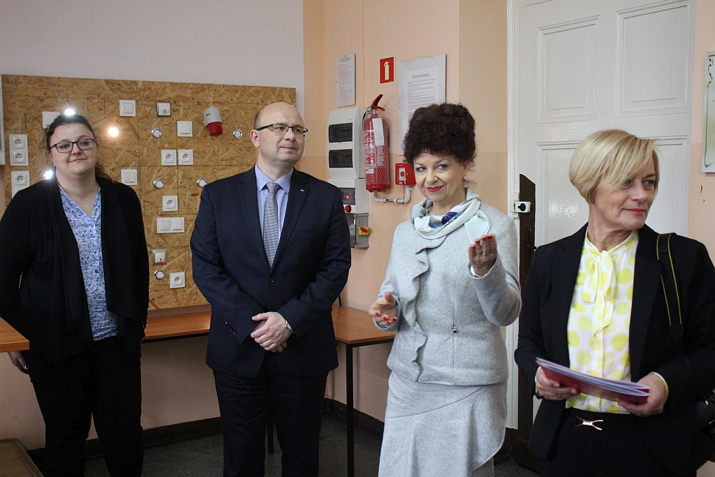Legnicki oddział spółki Tauron S.A. obdarował uczniów Energetyka