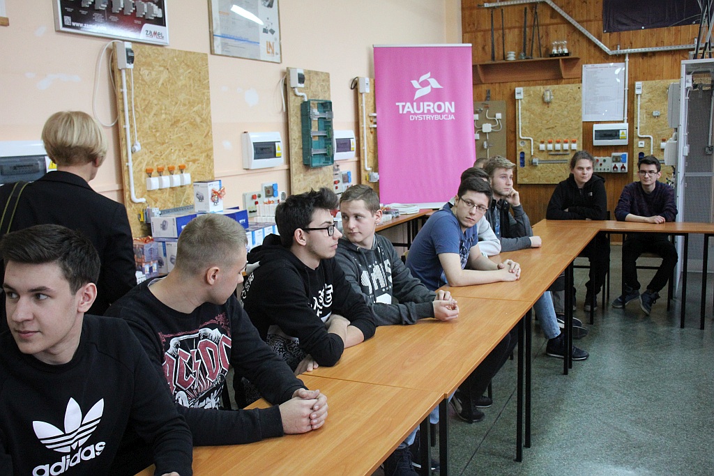 Legnicki oddział spółki Tauron S.A. obdarował uczniów Energetyka