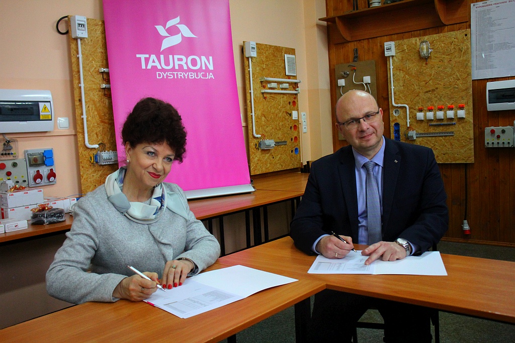 Legnicki oddział spółki Tauron S.A. obdarował uczniów Energetyka