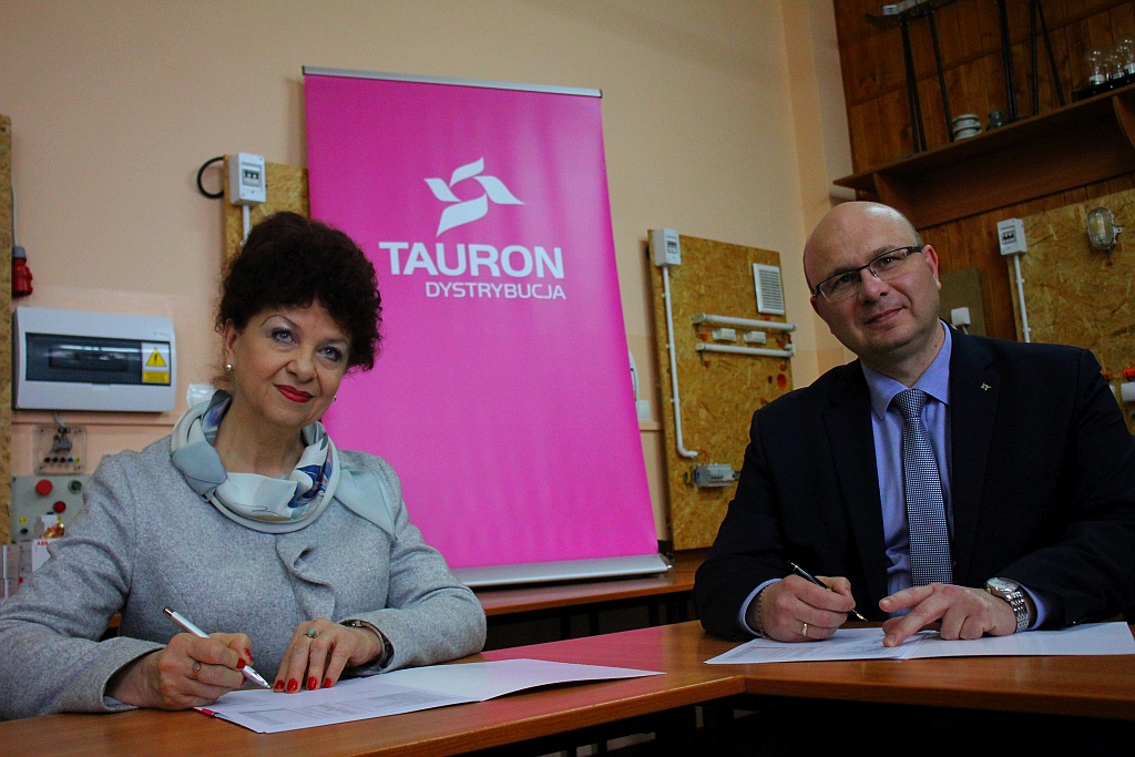 Legnicki oddział spółki Tauron S.A. obdarował uczniów Energetyka