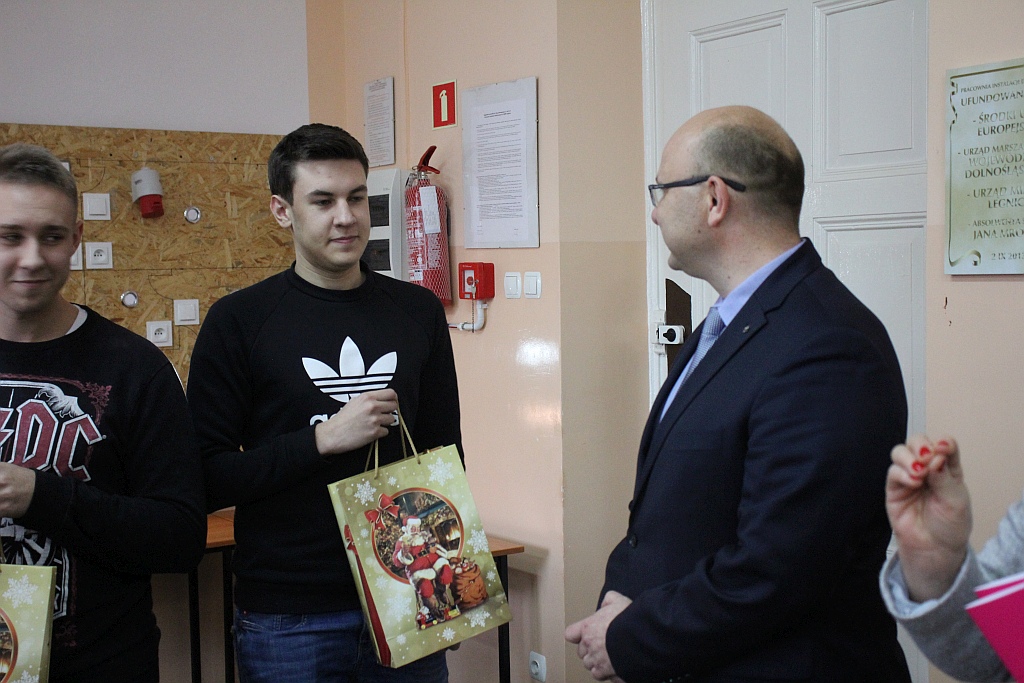 Legnicki oddział spółki Tauron S.A. obdarował uczniów Energetyka