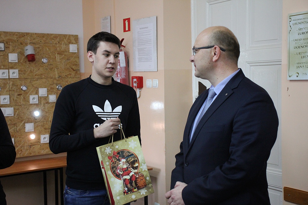 Legnicki oddział spółki Tauron S.A. obdarował uczniów Energetyka