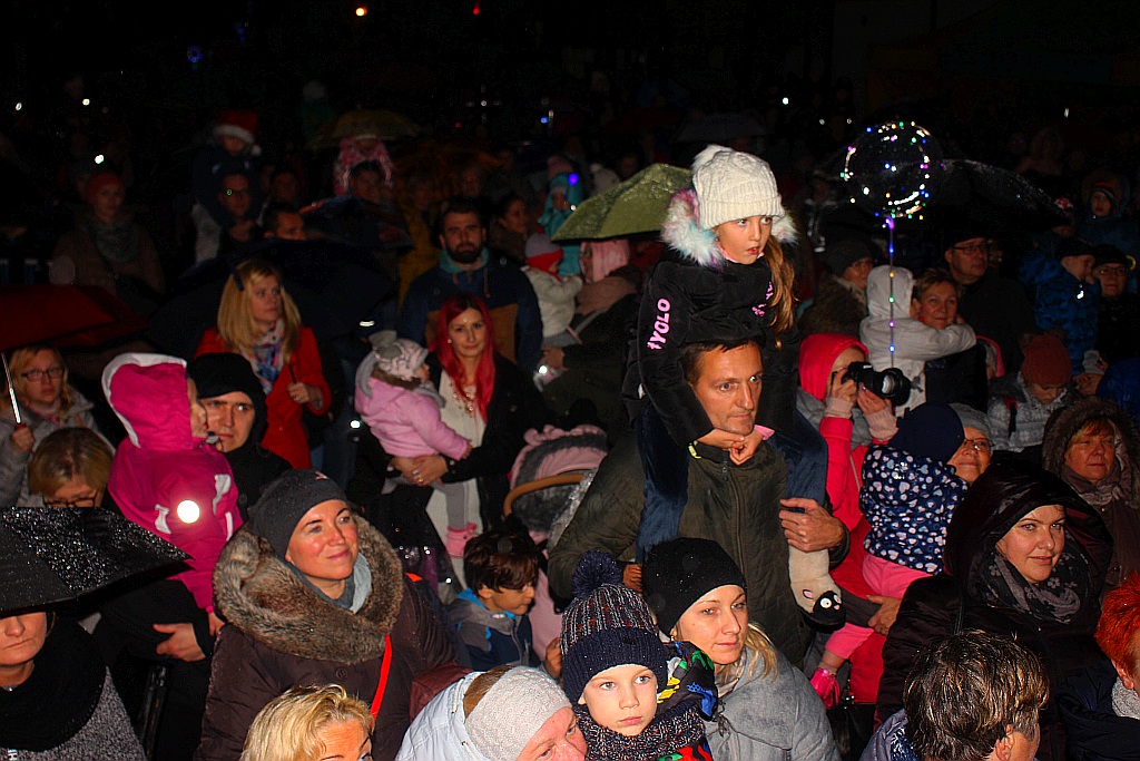 Iluminacje w Legnicy już zachwycają i cieszą i oczy