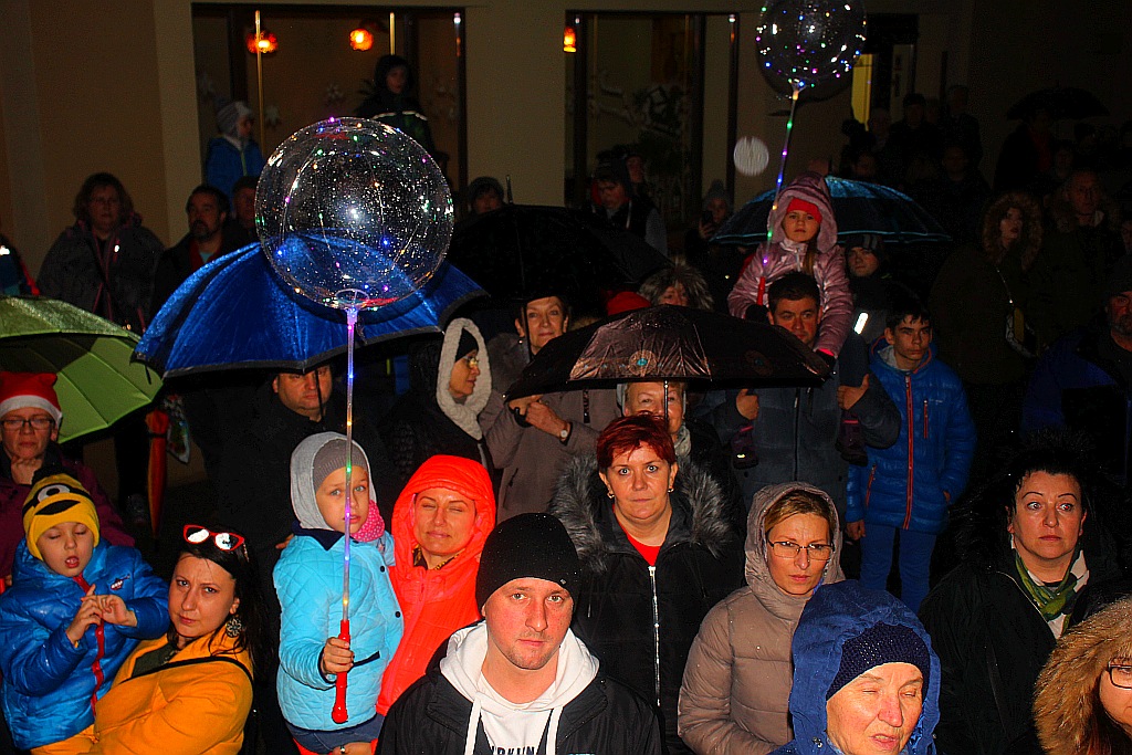 Iluminacje w Legnicy już zachwycają i cieszą i oczy