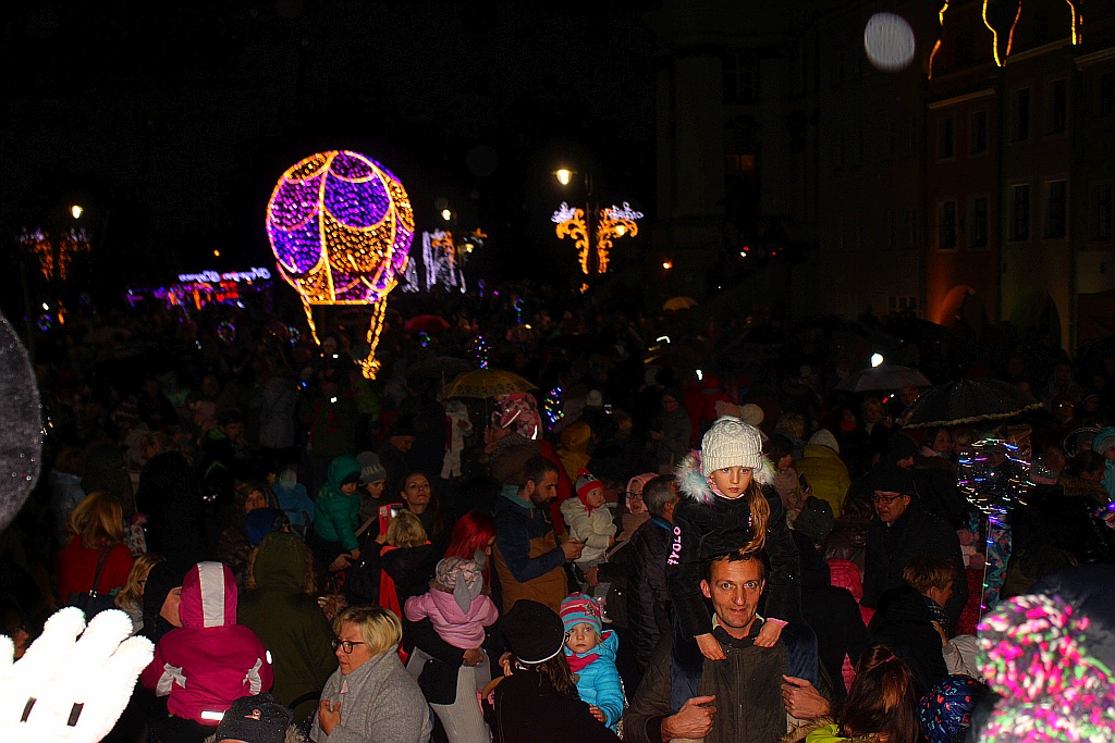 Iluminacje w Legnicy już zachwycają i cieszą i oczy