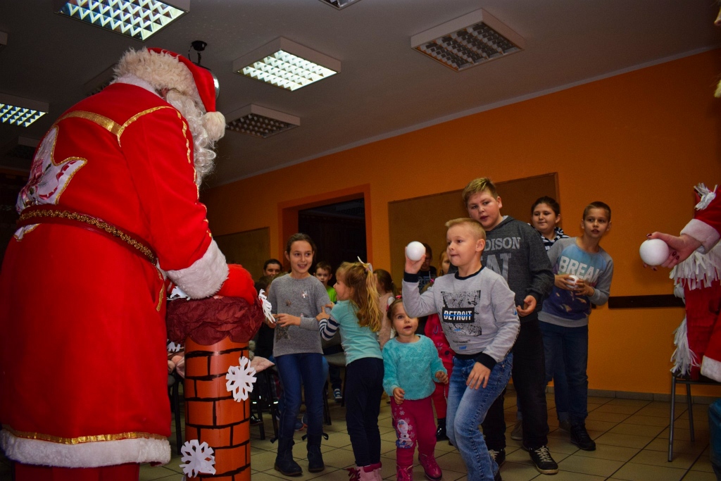 Dzieci z gminy Prochowice już cieszą się z wizyty Mikołaja