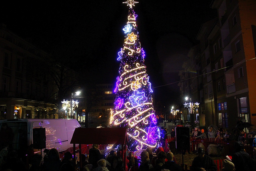 Iluminacje w Legnicy już zachwycają i cieszą i oczy