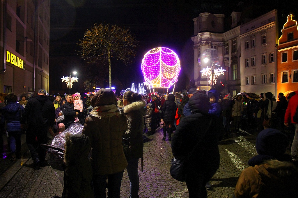 Iluminacje w Legnicy już zachwycają i cieszą i oczy