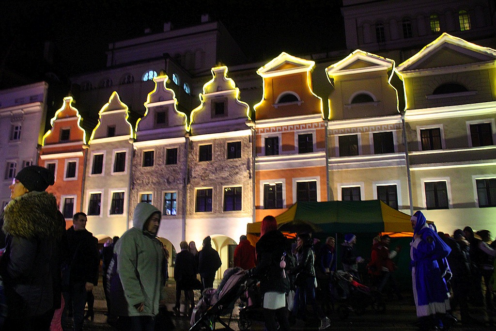 Iluminacje w Legnicy już zachwycają i cieszą i oczy