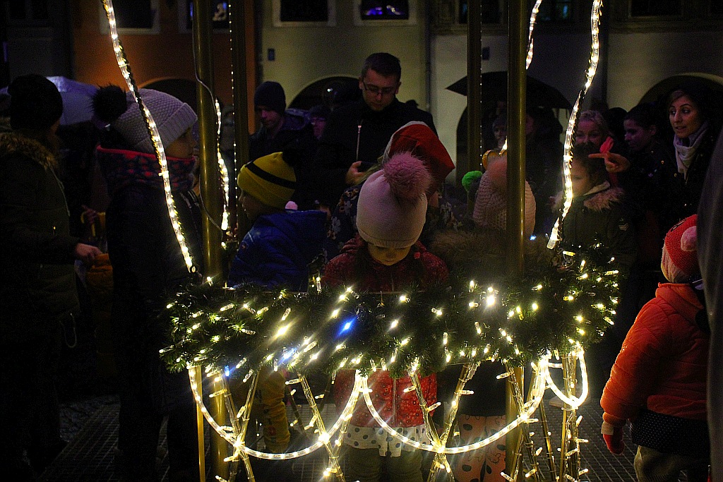 Iluminacje w Legnicy już zachwycają i cieszą i oczy