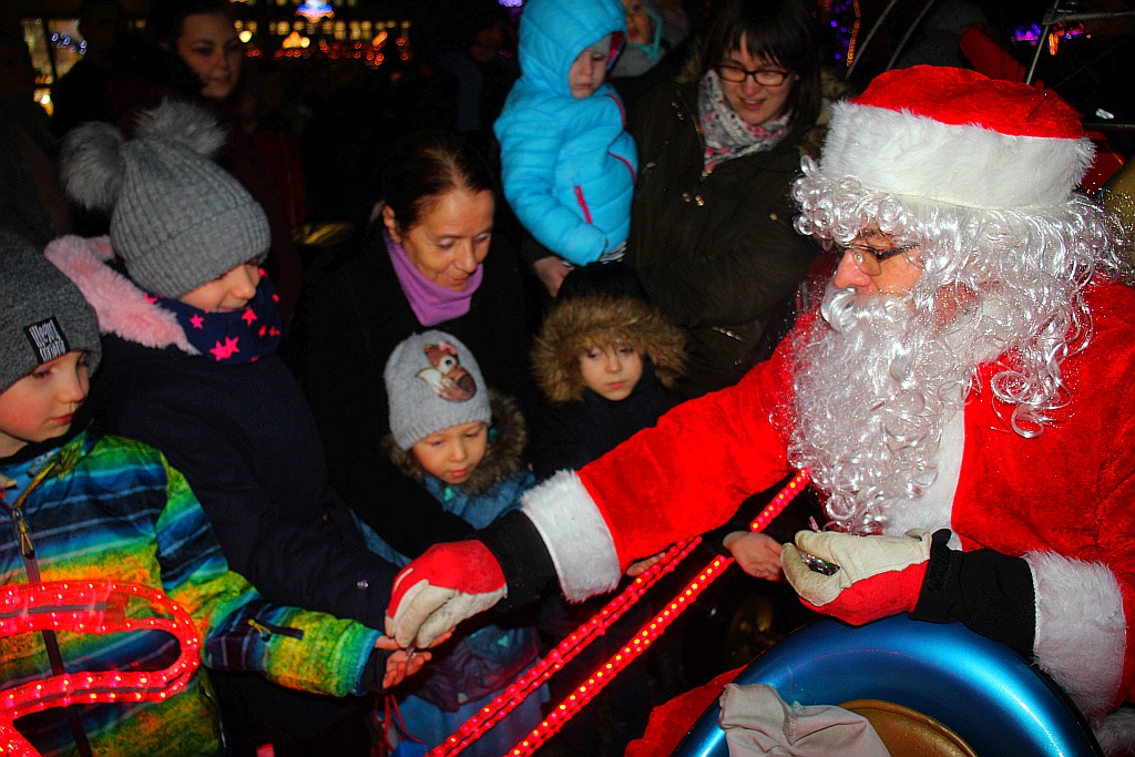 Iluminacje w Legnicy już zachwycają i cieszą i oczy