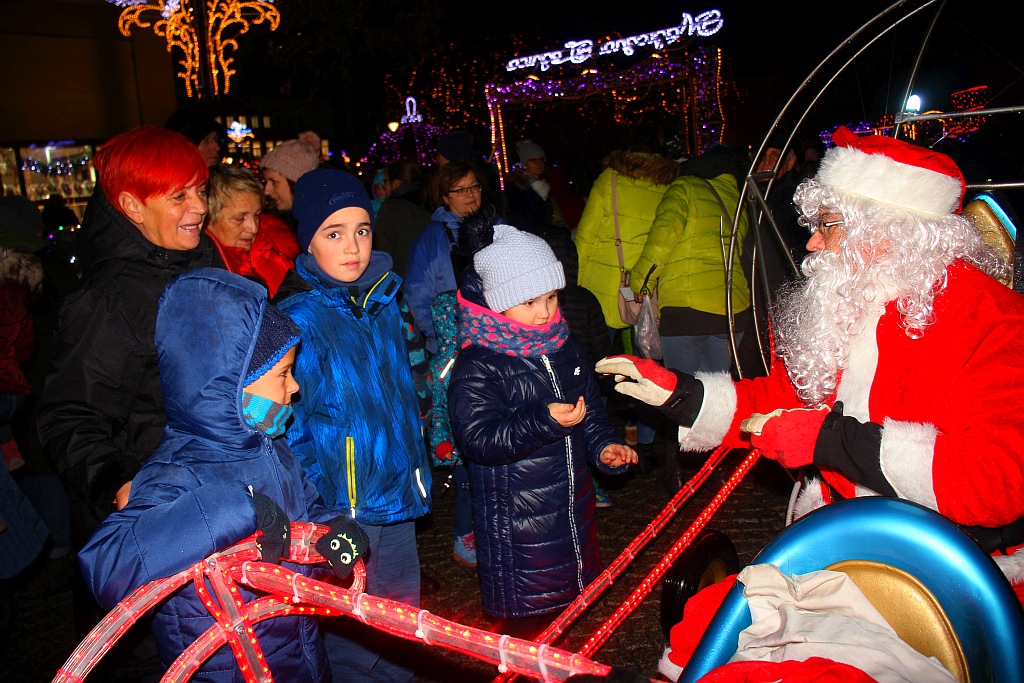Iluminacje w Legnicy już zachwycają i cieszą i oczy