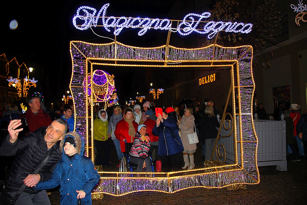 Iluminacje w Legnicy już zachwycają i cieszą i oczy
