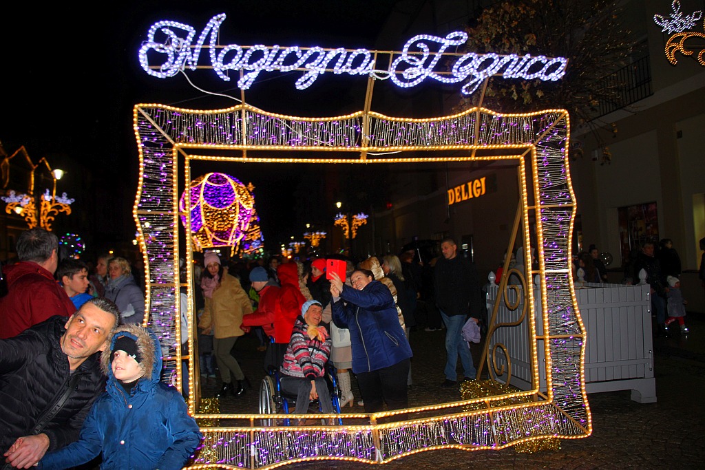 Iluminacje w Legnicy już zachwycają i cieszą i oczy