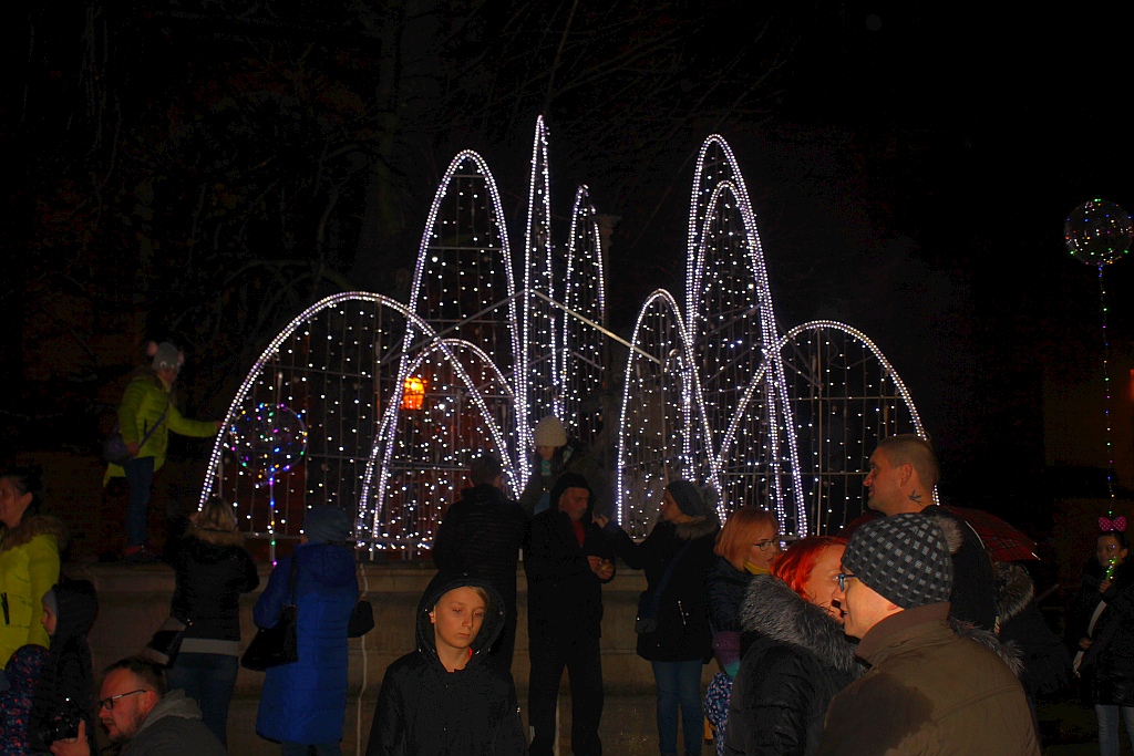 Iluminacje w Legnicy już zachwycają i cieszą i oczy