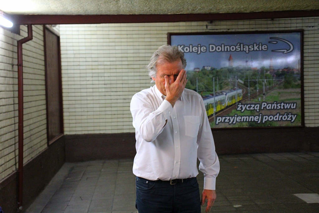 Mistrzowie performance'u na legnickim dworcu kolejowym