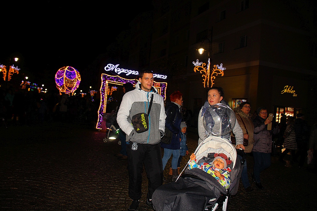 Iluminacje w Legnicy już zachwycają i cieszą i oczy