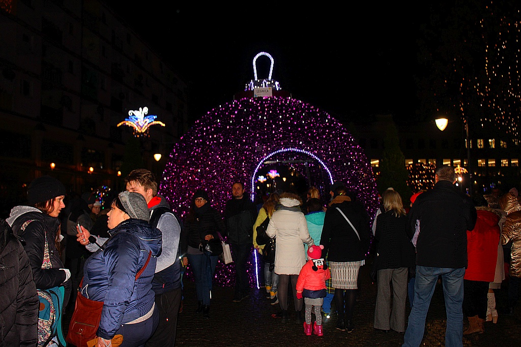 Iluminacje w Legnicy już zachwycają i cieszą i oczy