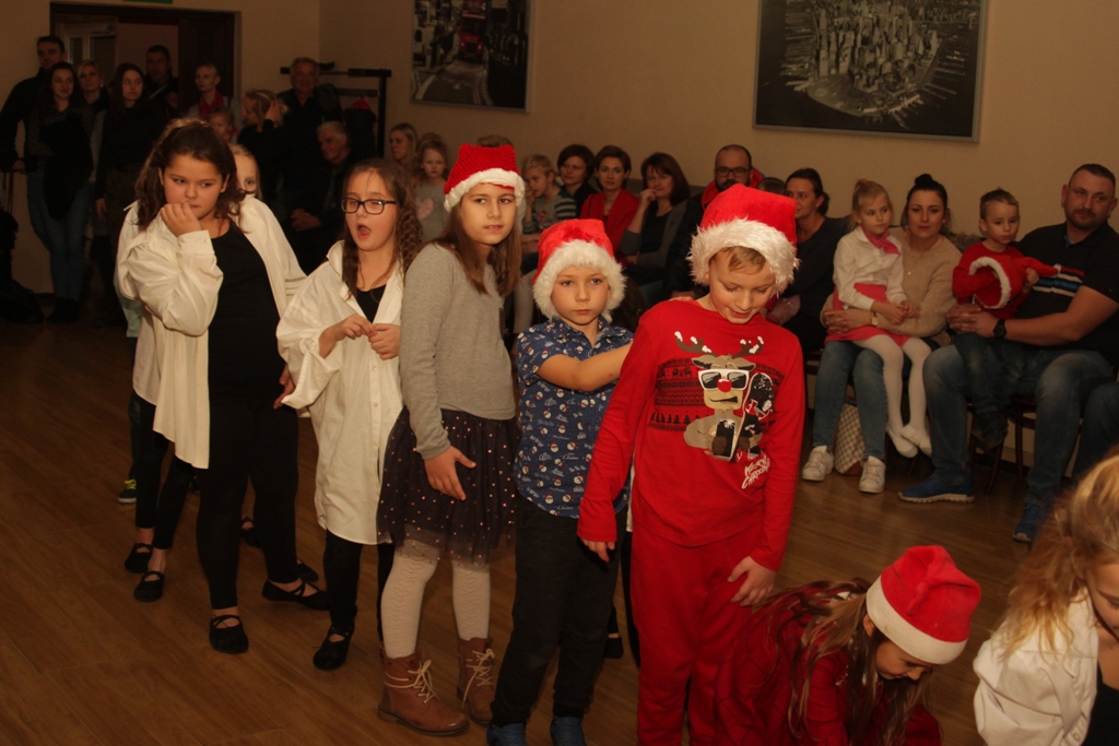 Dzieci z Kunic już spotkały się ze Świętym Mikołajem