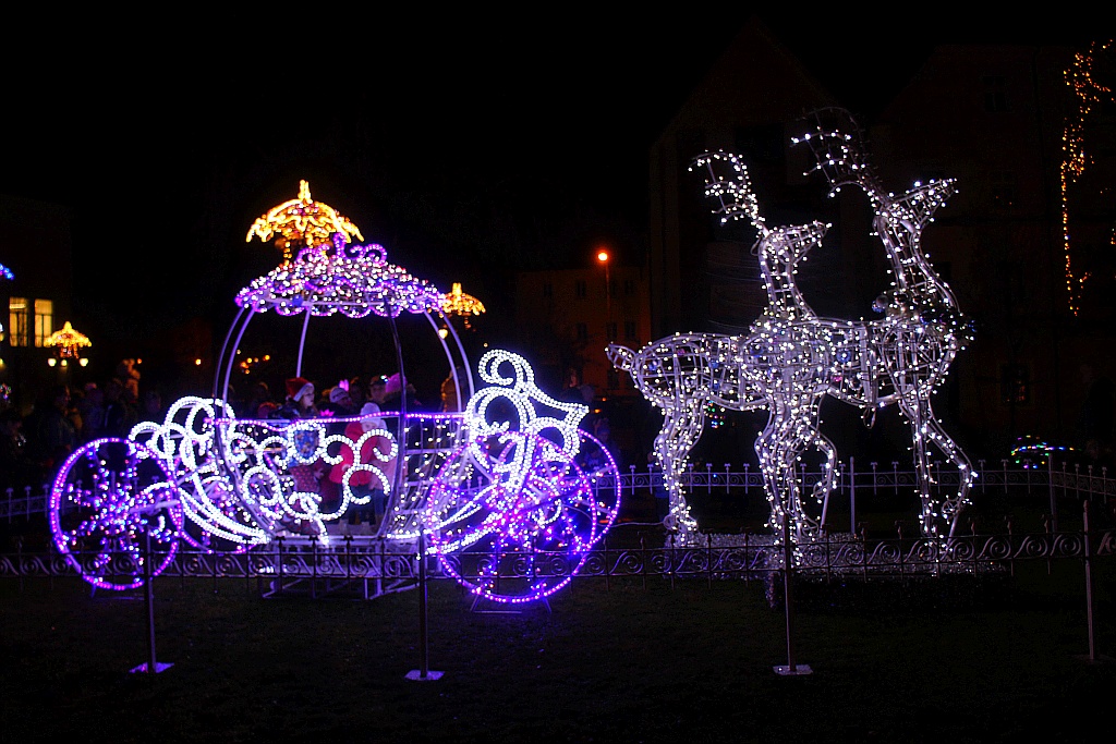 Iluminacje w Legnicy już zachwycają i cieszą i oczy