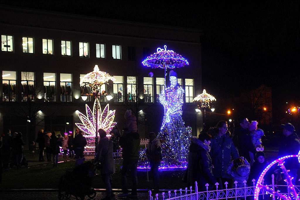 Iluminacje w Legnicy już zachwycają i cieszą i oczy
