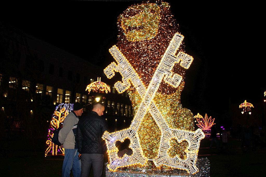 Iluminacje w Legnicy już zachwycają i cieszą i oczy