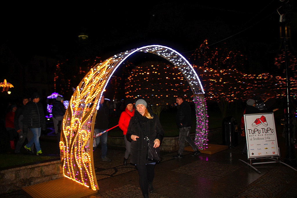 Iluminacje w Legnicy już zachwycają i cieszą i oczy