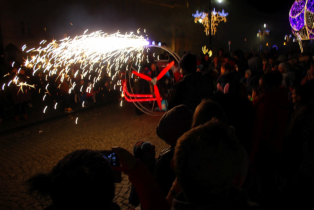 Iluminacje w Legnicy już zachwycają i cieszą i oczy