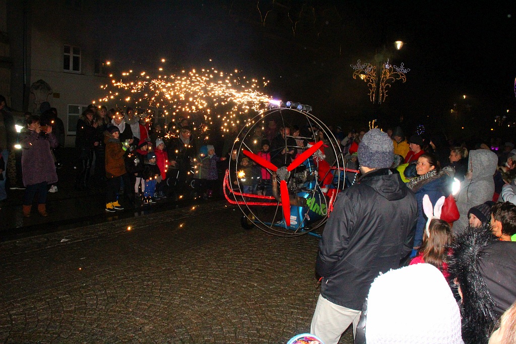 Iluminacje w Legnicy już zachwycają i cieszą i oczy