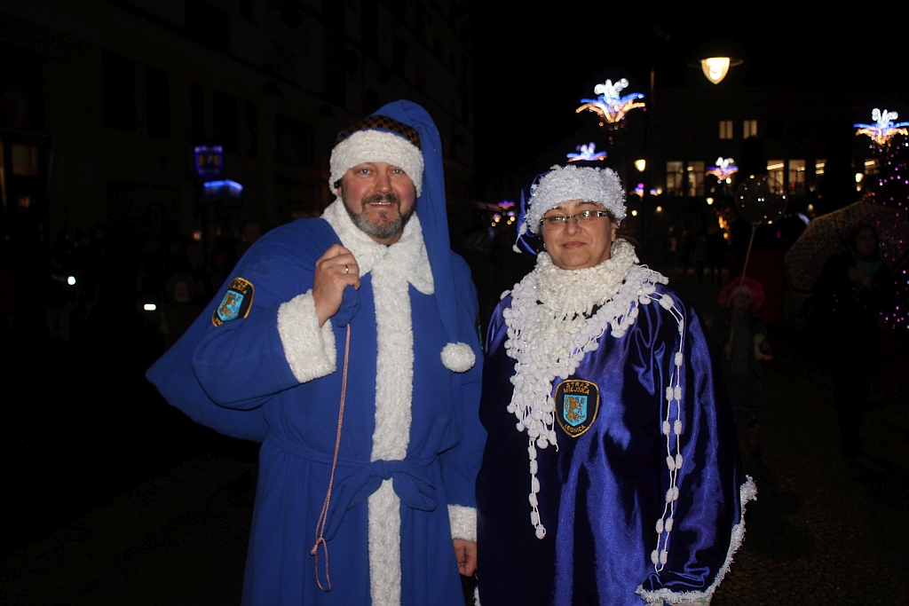 Iluminacje w Legnicy już zachwycają i cieszą i oczy
