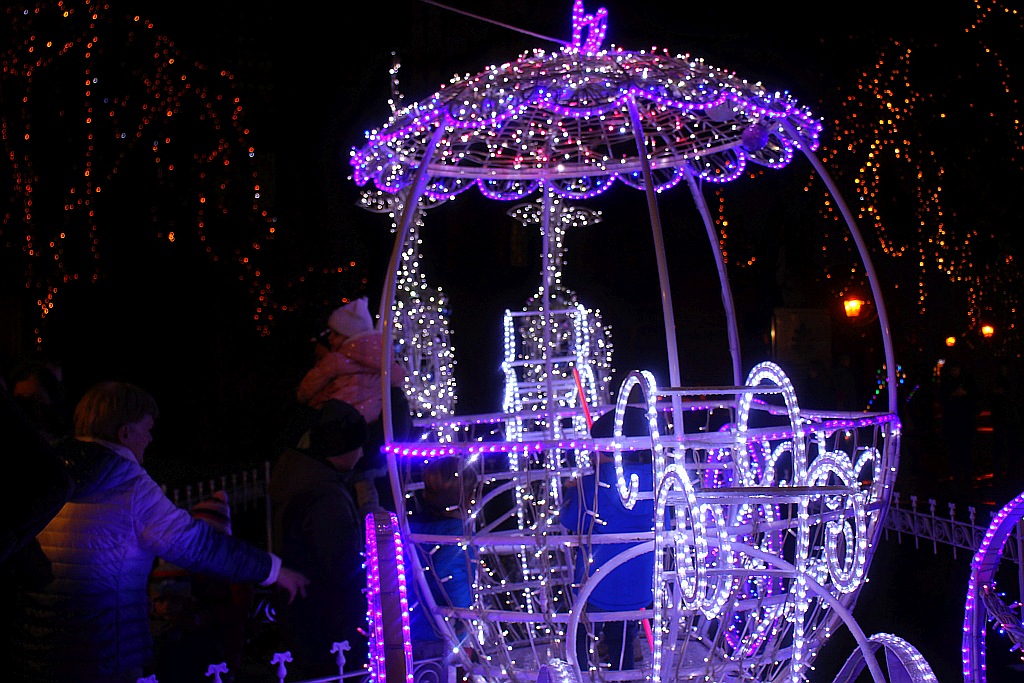 Iluminacje w Legnicy już zachwycają i cieszą i oczy