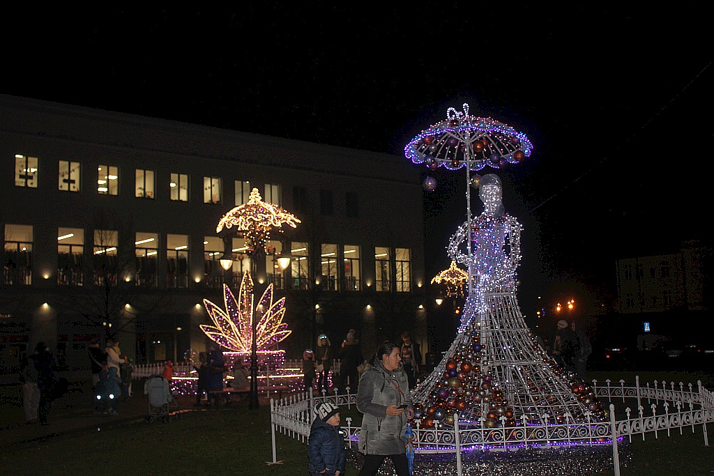 Iluminacje w Legnicy już zachwycają i cieszą i oczy