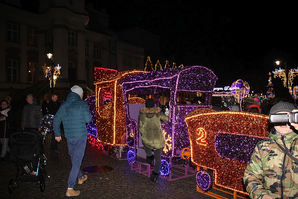 Iluminacje w Legnicy już zachwycają i cieszą i oczy