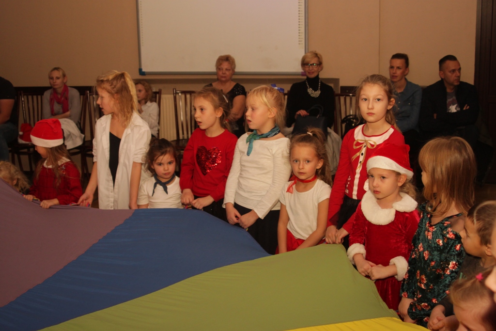 Dzieci z Kunic już spotkały się ze Świętym Mikołajem