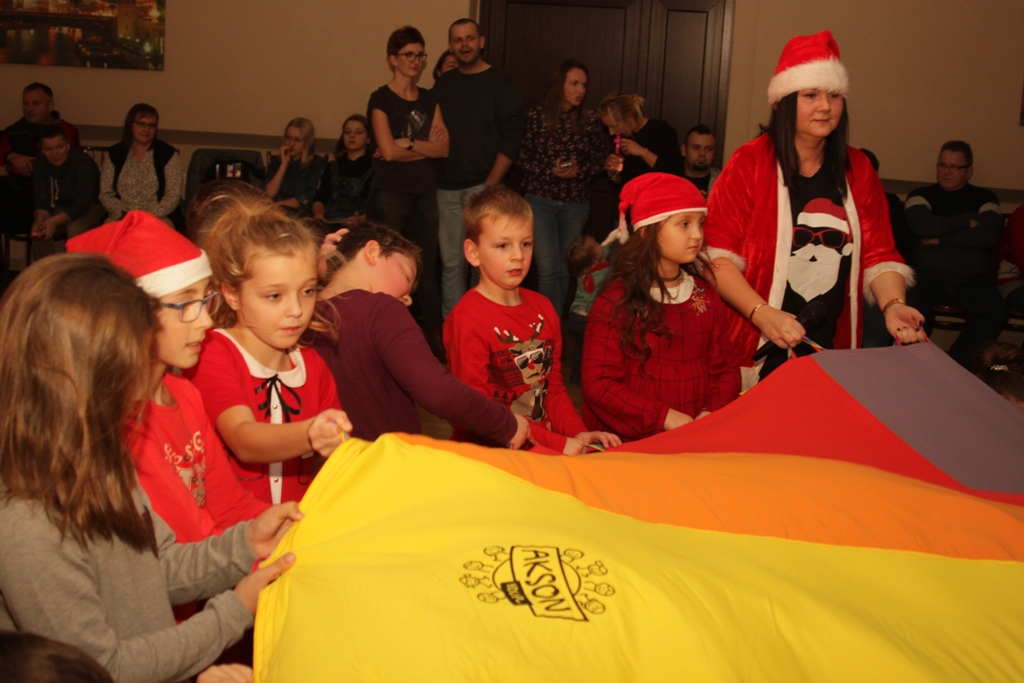 Dzieci z Kunic już spotkały się ze Świętym Mikołajem