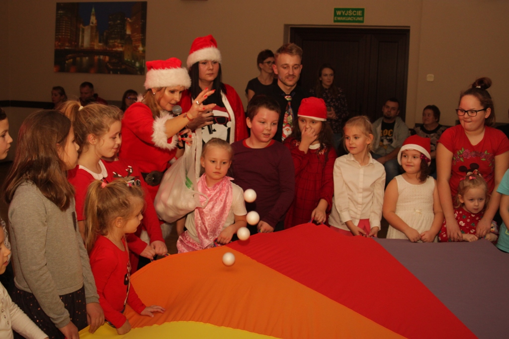Dzieci z Kunic już spotkały się ze Świętym Mikołajem