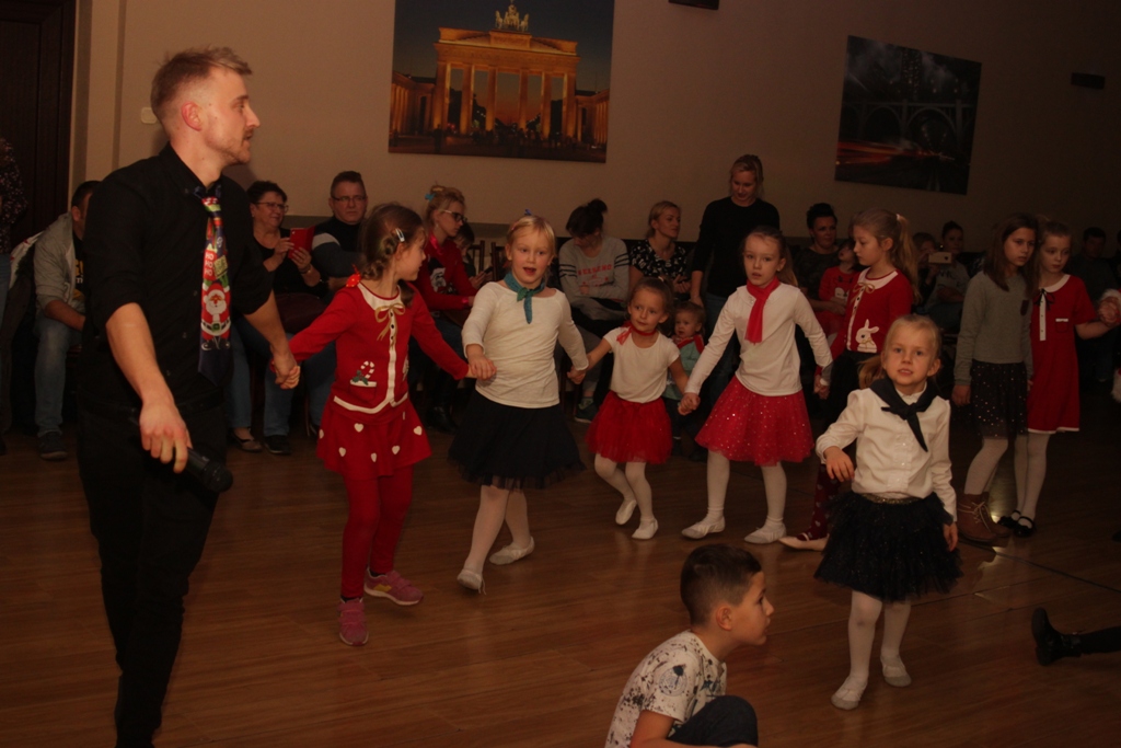 Dzieci z Kunic już spotkały się ze Świętym Mikołajem