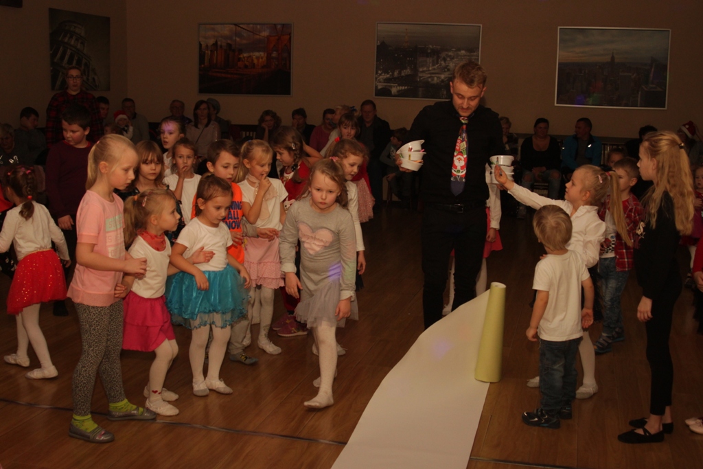 Dzieci z Kunic już spotkały się ze Świętym Mikołajem
