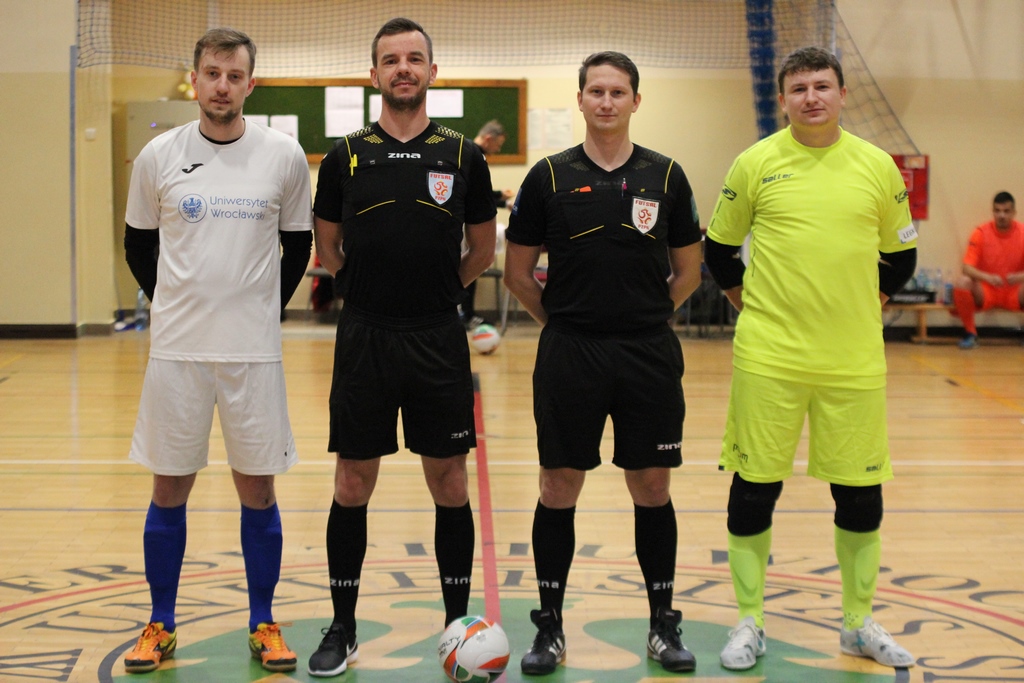 Studenci z Wrocławia pokonali halowego mistrza Legnicy